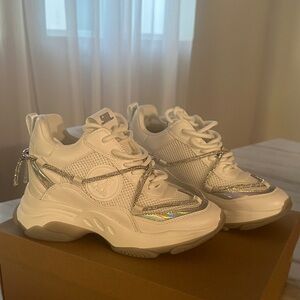 Steve Madden Motocross white/silver rhinestone shoes size 6.5